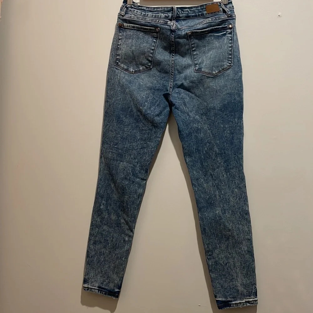 Judy Blue Lightwash Jeans - Picture 4 of 4